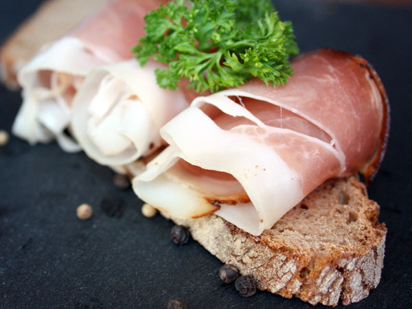 Gourmet Neckartaler Schinken mit Brot von der Metzgerei Schneider Pliezhausen