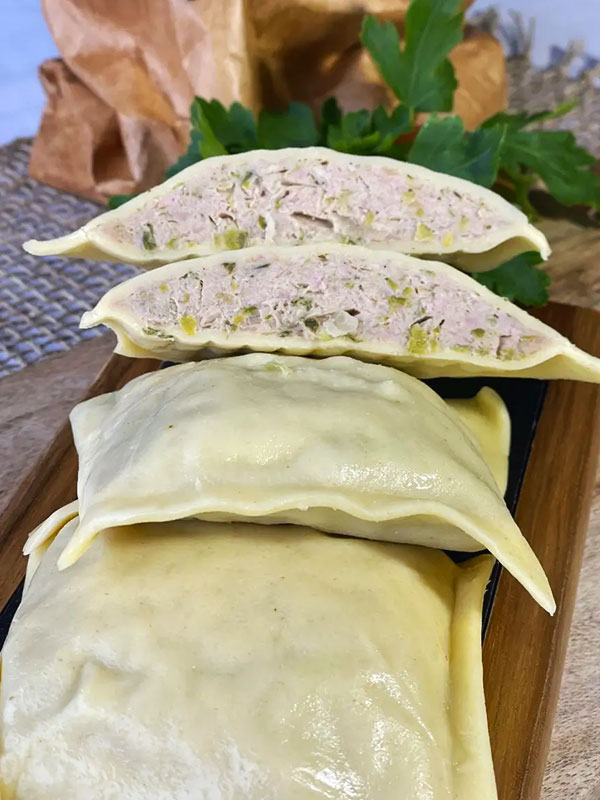 Kalbfleisch-Maultaschen angerichtet von der Metzgerei Schneider Pliezhausen