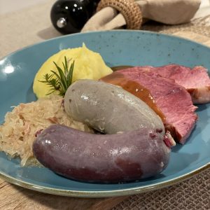 Leberwurst auf einem Teller angerichtet von der Metzgerei Schneider Pliezhausen