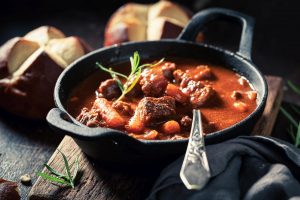 Gulasch mit Rotweinsoße - nach Metzgerei Schneiders Rezept