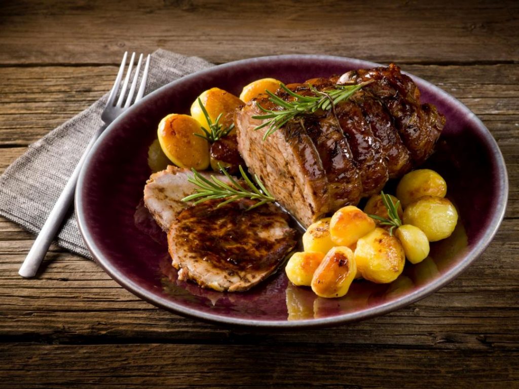 Saftiger Kalbsbraten - Zartes Kalbfleisch wird langsam im Ofen geschmort - Metzgerei Schneider Pliezhausen
