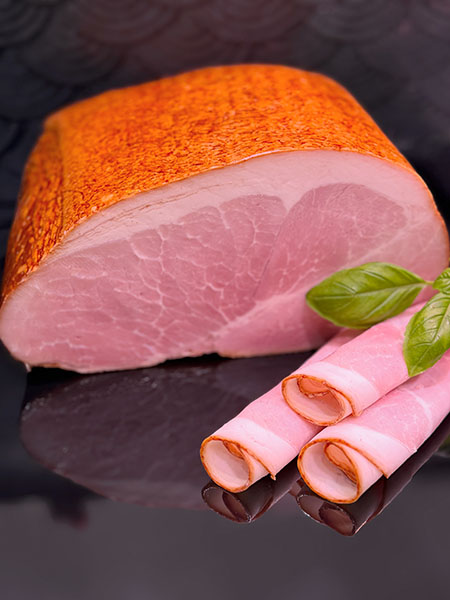 Heißgeräucherter Wacholder-Schinken aus der Schweineunterschale, kräftig im Geschmack mit typischer Wacholdernote.