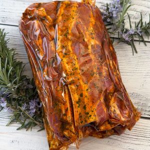 Saftiger Schweinebauch in aromatischer Bärlauch-Marinade – kross gegrillt ein echter Genuss.