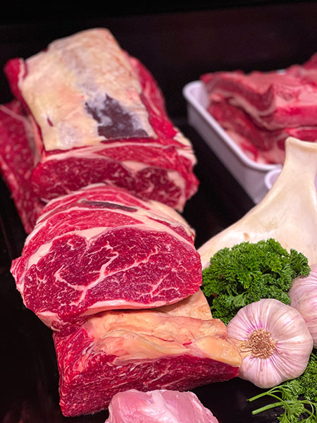Zart gereiftes Roastbeef-Steak von der Färse – besonders aromatisch, saftig und ideal für Grill oder Pfanne.