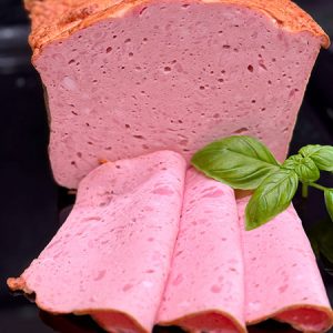 Herzhafter Fleischkäse mit grober Einlage – kräftig im Biss, saftig im Geschmack und vielseitig verwendbar.