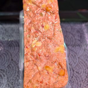 Fleischkäse trifft Pizza: Mit Käse, Salami und Paprika – würzig, saftig und einfach unwiderstehlich.