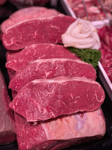 Zart gereiftes Roastbeef-Steak von der Färse – besonders aromatisch, saftig und ideal für Grill oder Pfanne.