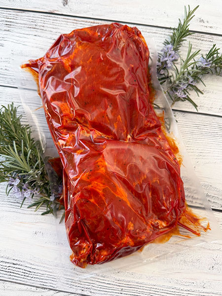 Saftige Schweinehals-Steaks in würzig-pikanter Texas-Marinade – perfekt für Grill und Pfanne.
