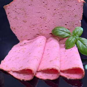Herzhafter Fleischkäse mit Röstzwiebeln – würzig, saftig und mit kräftigem Geschmack.