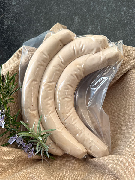 Bratwurst mit Apfelstückchen und Röstzwiebeln – herzhaft, leicht süßlich und ein echtes Geschmackserlebnis vom Grill oder aus der Pfanne.