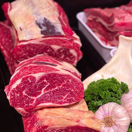 Zart gereiftes Roastbeef-Steak von der Färse – besonders aromatisch, saftig und ideal für Grill oder Pfanne.