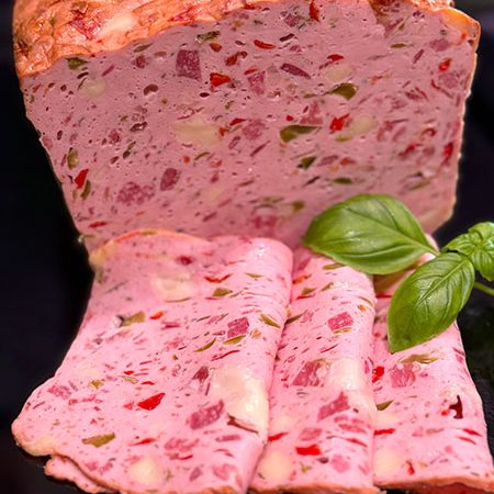 Fleischkäse trifft Pizza: Mit Käse, Salami und Paprika – würzig, saftig und einfach unwiderstehlich.