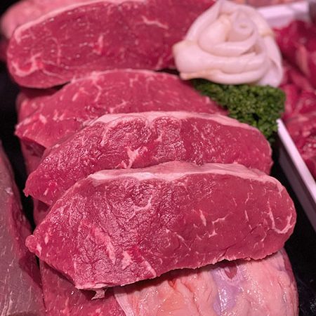 Zart gereiftes Roastbeef-Steak von der Färse – besonders aromatisch, saftig und ideal für Grill oder Pfanne.