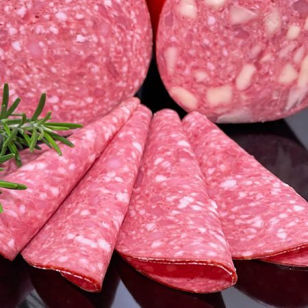 Deftige Bierwurst mit hohem Rindfleischanteil, heißgeräuchert und kräftig im Geschmack – ideal für die herzhafte Brotzeit.